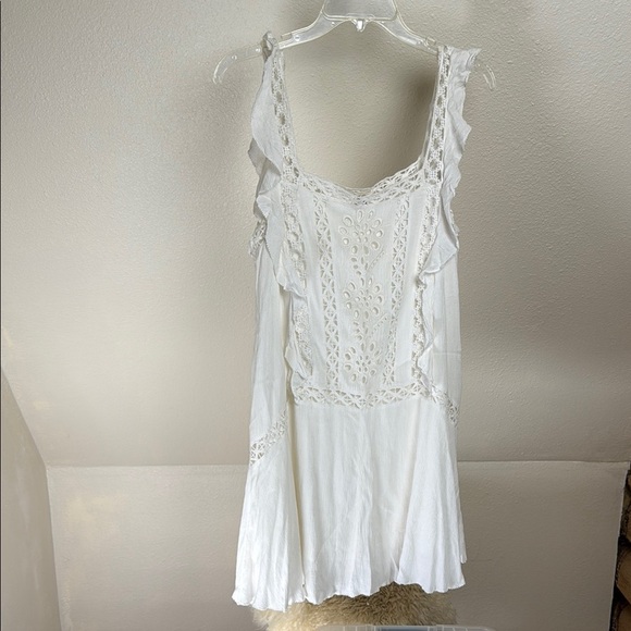 FREE PEOPLE ONE White Lace Front bodice Sleeveless Dress. Lined.